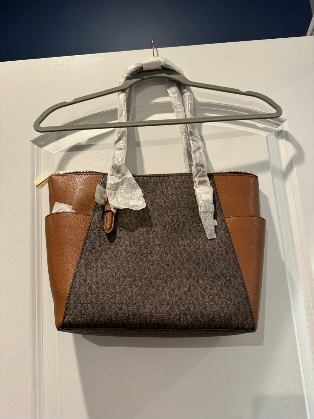 MICHAEL Michael Kors signature logo